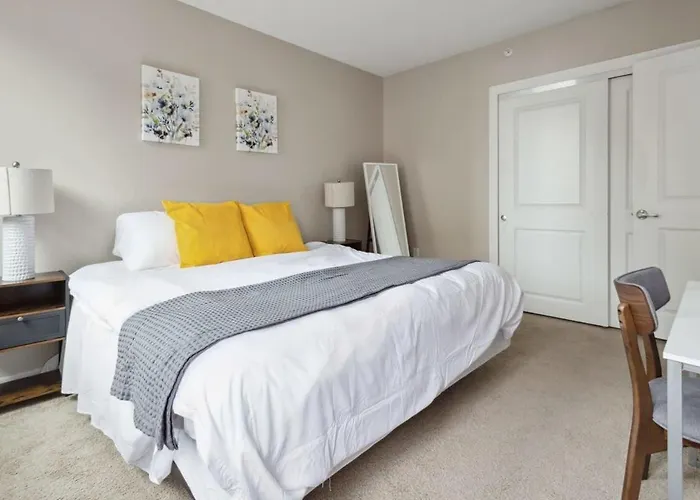 2Br Downtown Luxury Getaway